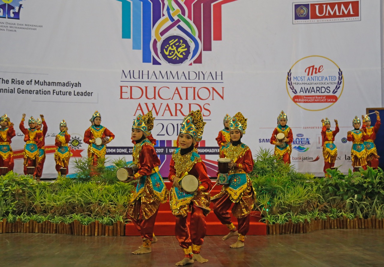 Performance of Muhammadiyah school students on the opening ME Awards 2017 MUHAMMADIYAH Education (ME)